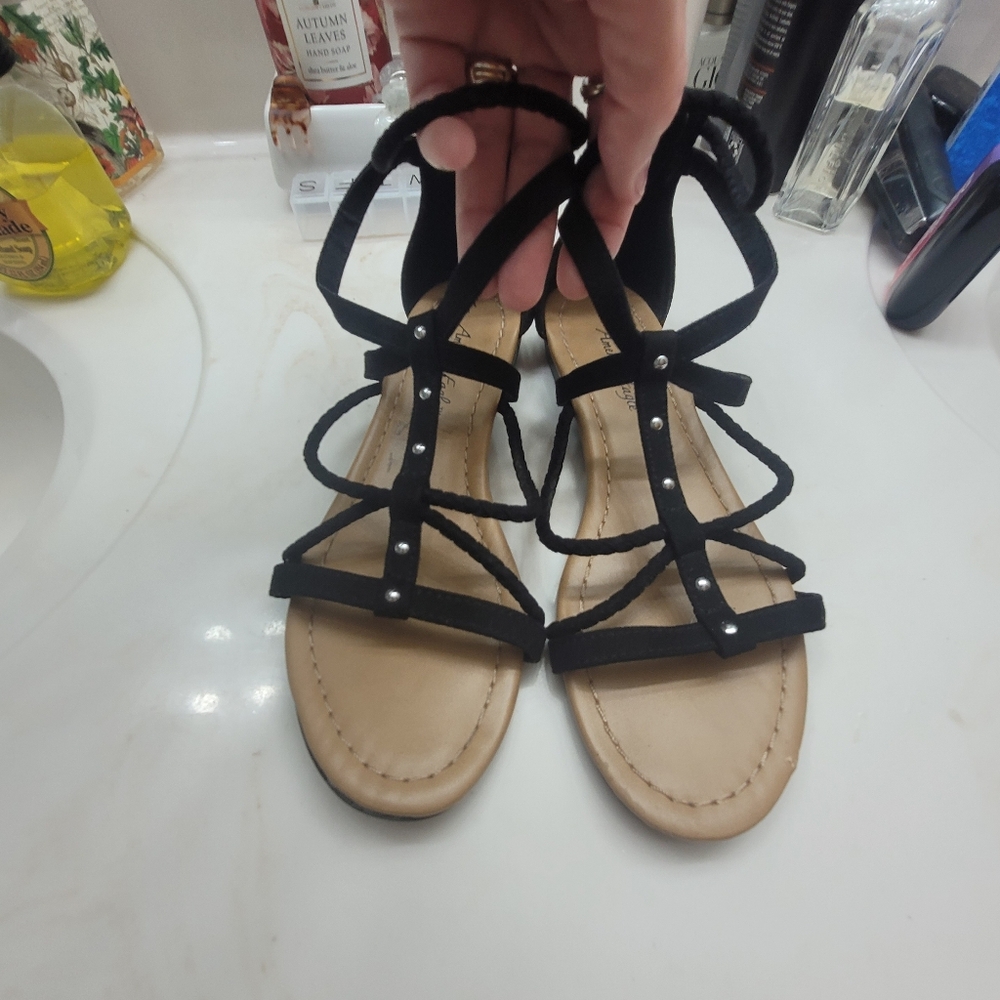 Black Strappy Sandals Size 61/2